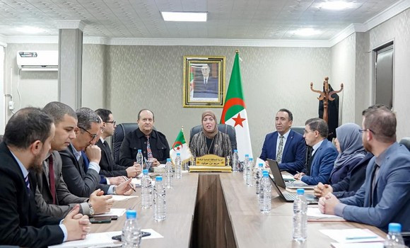 Conçue et développée par le Haut-Commissariat à la numérisation, dans le cadre de la coopération et de la concertation intersectorielles pour une transformation numérique globale, la plateforme du Système national de veille et d’alerte pour l’approvisionnement en produits pharmaceutiques vise à "surveiller et à suivre le processus d'approvisionnement en produits pharmaceutiques