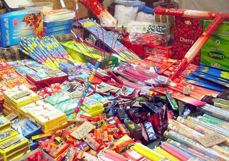 Mawlid Ennabaoui : le ministère de la Santé alerte sur les dangers des pétards et feux d’artifice
