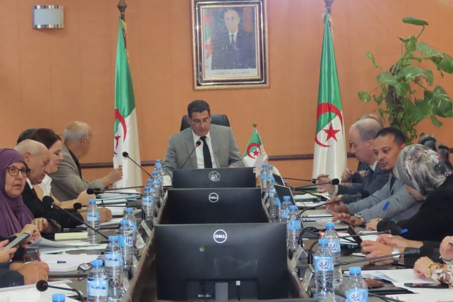 Le ministre de la Santé, le professeur Mohamed Seddik Aït Messaoudène, a présidé, au siège de son département, une importante réunion de coordination avec les cadres de l’administration centrale.