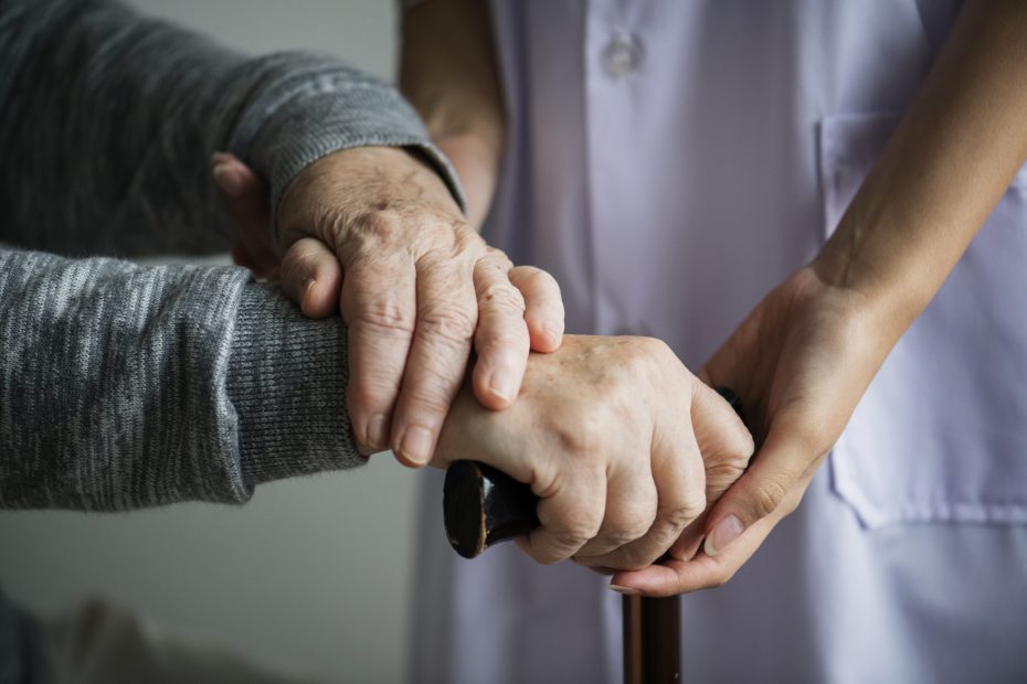 Santé des seniors : Vers la création de services hospitaliers spécialisés pour une meilleure prise en charge