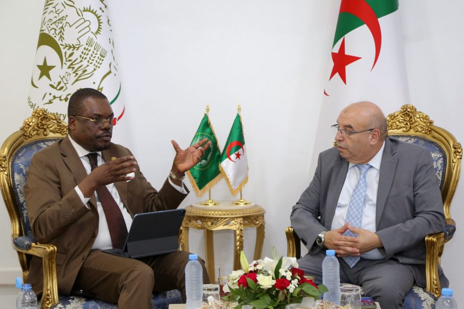 Renforcement de la coopération entre l’Algérie et Africa CDC pour développer l’industrie pharmaceutique en Afrique