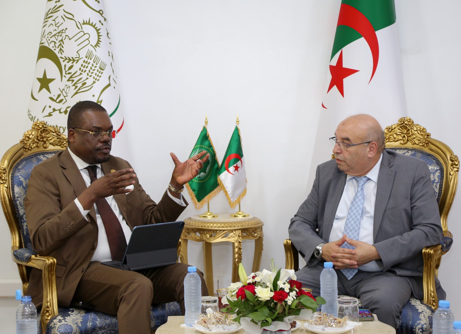 Renforcement de la coopération entre l’Algérie et Africa CDC pour développer l’industrie pharmaceutique en Afrique