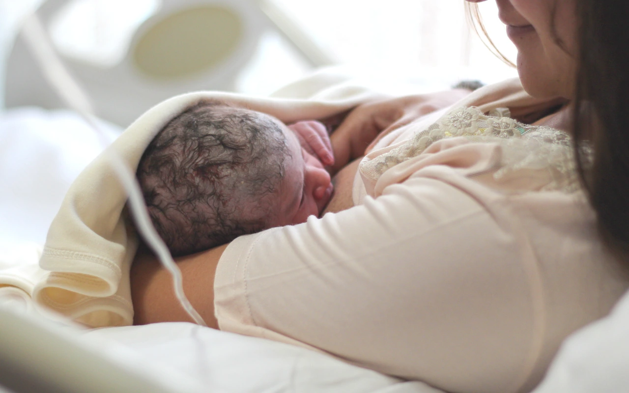Allaitement maternel : l’INSP publie un guide pratique pour accompagner les jeunes mamans