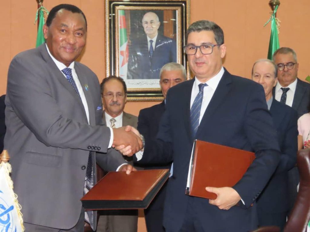 Le programme a été signé par le ministre de la Santé, le professeur Mohamed Seddik Aït Messaoudène, et le représentant de l’OMS en Algérie, Dr Fanoel Habimana